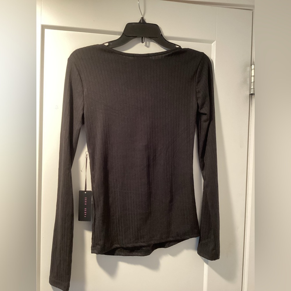 NWT Faded‎ Rose Shirt Size small - Picture 2 of 4